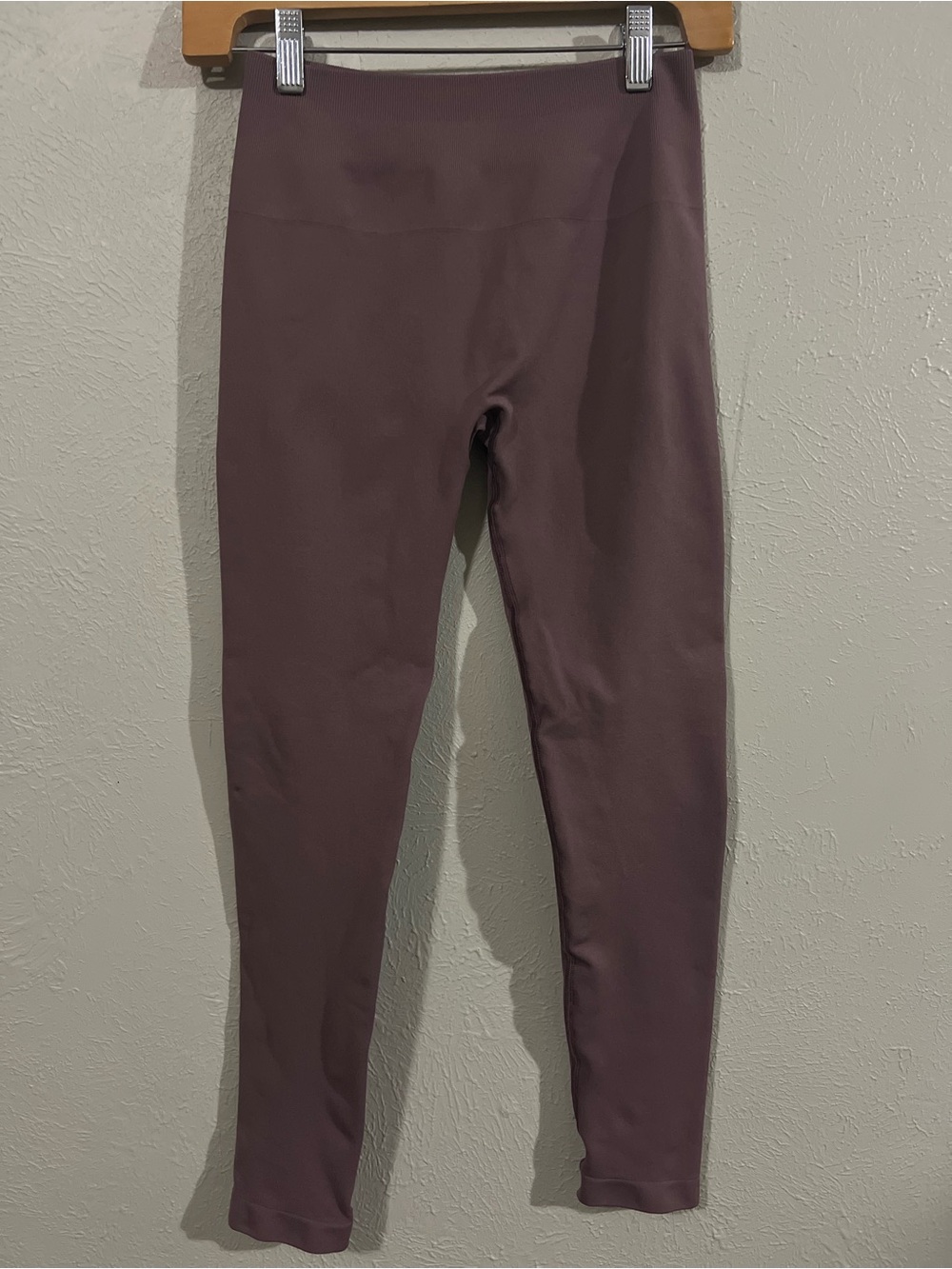 GymReapers Mauve High-Waist Scrunch Leggings size Medium